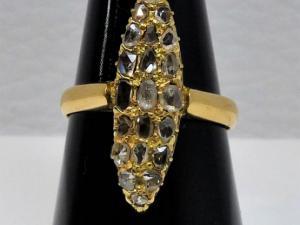Sortija Lanzadera Antigua Oro Amarillo 18k y Diamantes Rosa. Talla 15, Peso 3,90g.