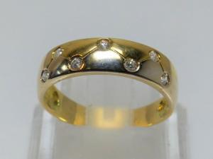 Sortija Oro Amarillo 18K y Circonitas. Talla 15, Peso 2,60g